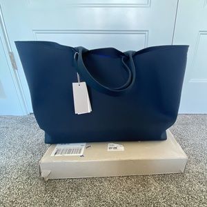 NWT Rothy’s Lightweight Mega Tote in Navy Twill